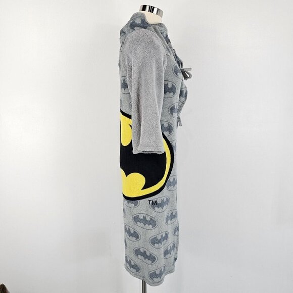 Batman Youth Boys Bath Robe One Size Kids Sizes 4-10 Gray Fleece Bat Back Logo - Picture 3 of 12